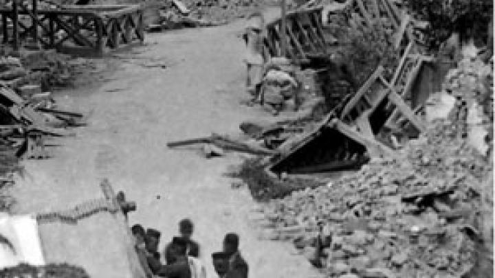 Dharmsala bazar in ruins following the 1905 Mw=7.8 Kangra earthquake. Photographed by Charles Middlemiss, Geological Survey of India