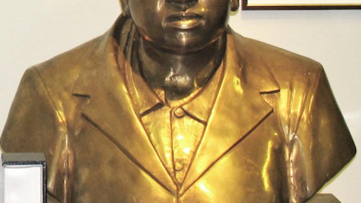 The Ramanujan statue at ICTP